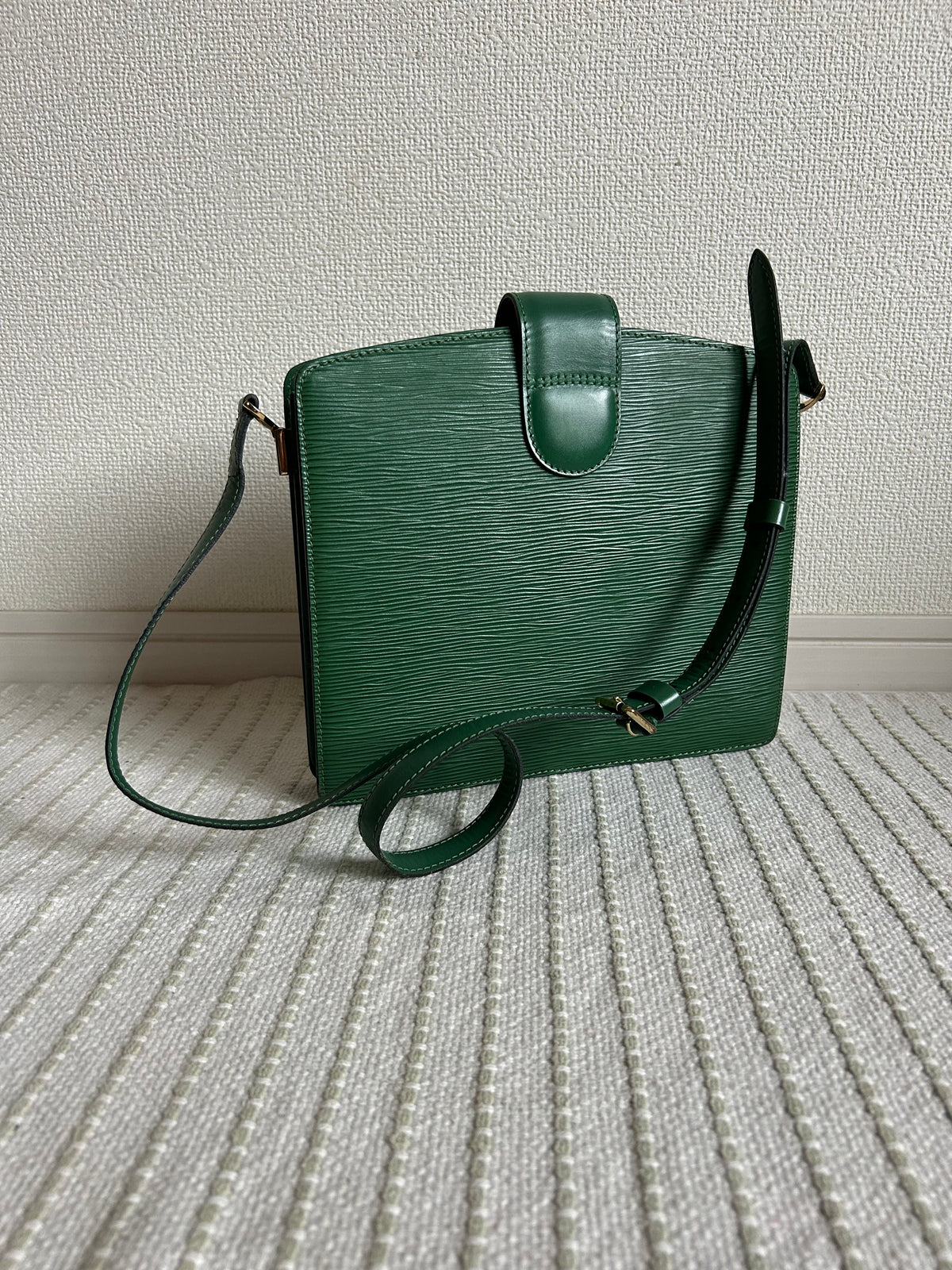 Louis Vuitton Green Epi Turnlock Shoulder Bag